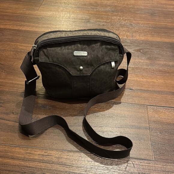 Baggallini Handbags - Baggallini Leopard Dark Brown Crossbody Bag in EUC